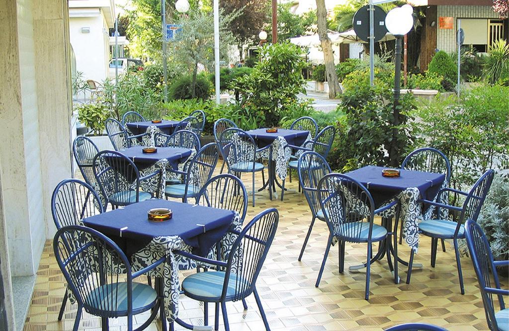 Hotel Aquila D'Oro Misano Adriatico Exterior foto